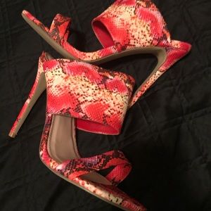 New Size 11 Pink Tones Strappy Heel Size 11
